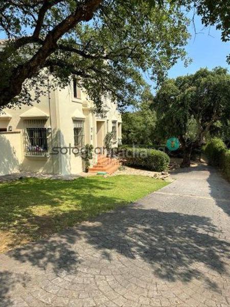 Foto 18321854-1fd2-4198-b65a-1da5e2ef9a06. Casa adossada amb calefacció aparcament piscina a Sotogrande