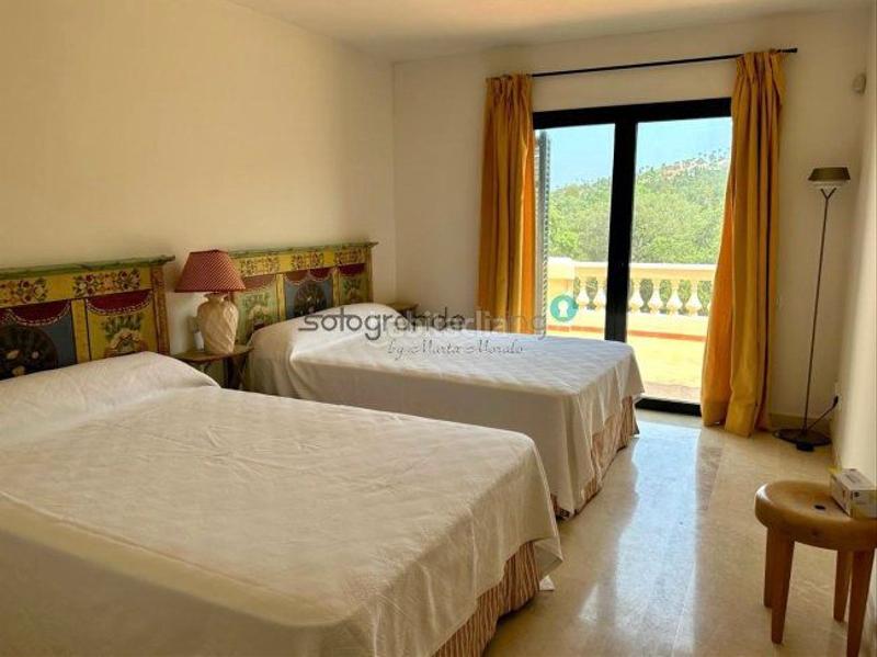 Foto 942a7b90-9ee9-447e-8623-103c64c95db2. Casa adossada amb calefacció aparcament piscina a Sotogrande