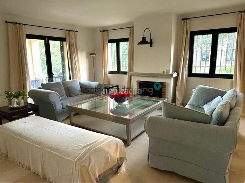 Foto a03dec9e-699b-4d07-a902-0c935b92592d. Casa adossada amb calefacció aparcament piscina a Sotogrande