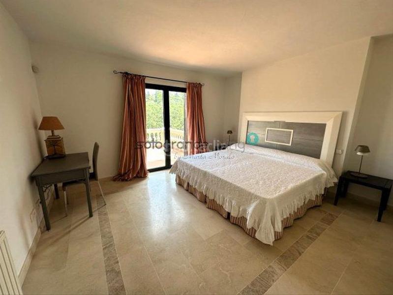 Foto b4f27d4d-313f-4277-aca0-62c156b89a03. Casa adossada amb calefacció aparcament piscina a Sotogrande