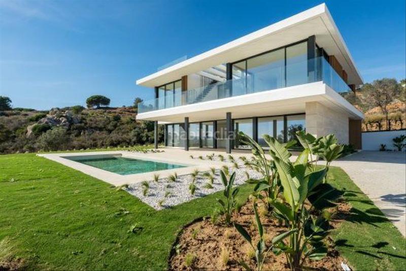 Foto 956a793a-0a17-4409-b221-f297e86693e6. Xalet amb calefacció aparcament piscina a Sotogrande alto Sotogrande