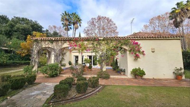 Foto e44ee683-c561-4e23-8fe5-b6ad4c13518e. Xalet amb calefacció aparcament piscina a Sotogrande alto Sotogrande