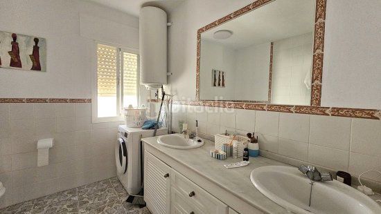 Foto 8be7405f-090e-4afe-8bf1-f5e1ba4ed18a. Casa amb aparcament a San Enrique-Guadiaro-Pueblo Nuevo Sotogrande