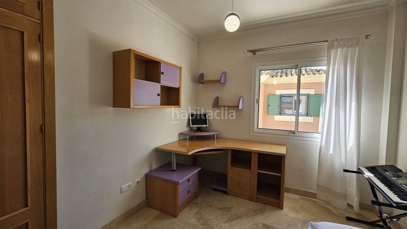 Foto b7450475-d533-4d95-a8ac-5f8d8ea8abc0. Casa adossada amb calefacció aparcament piscina a La Alcaidesa
