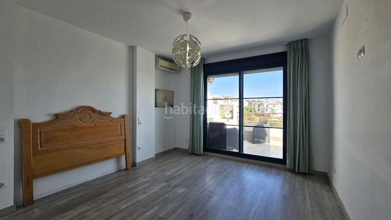 Foto 18043db1-f0df-483c-bf70-088d0cadf770. Apartament amb calefacció aparcament piscina a La Alcaidesa