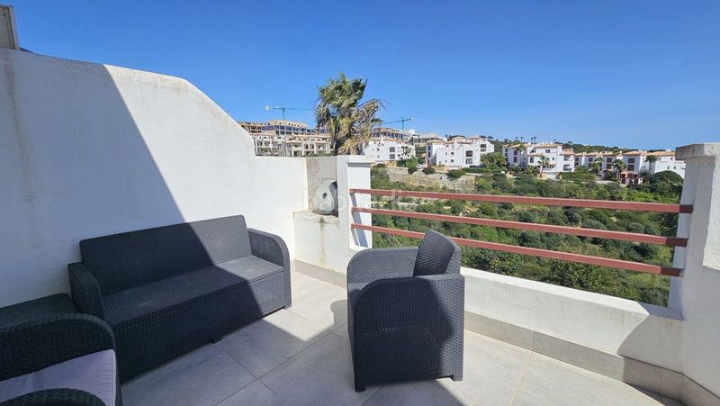 Foto 42bf4c27-2d02-451f-be3e-2826b77b7933. Apartament amb calefacció aparcament piscina a La Alcaidesa