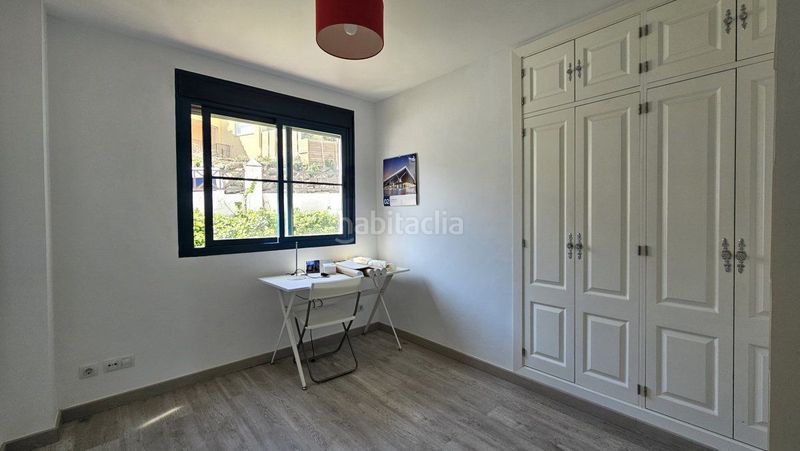 Foto 42c6edfa-909e-40fb-bd99-42139e0acd14. Apartament amb calefacció aparcament piscina a La Alcaidesa
