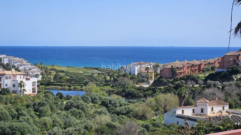 Foto b4847284-c44c-4112-90f7-6a5375cf607c. Apartament amb calefacció aparcament piscina a La Alcaidesa
