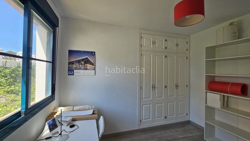 Foto c952f8df-5ede-4d9c-a6c7-8d5db9bec4a2. Apartament amb calefacció aparcament piscina a La Alcaidesa