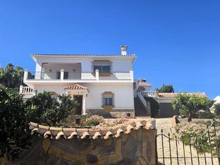 Chalet in San Enrique-Guadiaro-Pueblo Nuevo. Villa en venta en pueblo nuevo de guadiaro, 4 dormitorios.