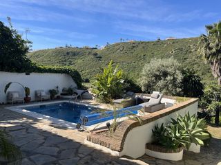 Masia a El Castillo. Finca en venta en manilva, 3 dormitorios.