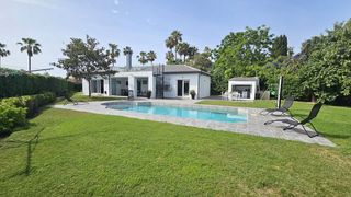 Chalet in Sotogrande Costa. Villa en venta en sotogrande costa, 4 dormitorios.