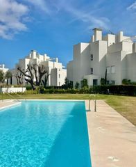 Apartament a Sotogrande Alto. Apartamento en venta en club, 3 dormitorios.