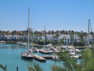 Miete Reihenhaus in Puerto de Sotogrande-La Marina. Casa adosada en alquiler en sotogrande marina, 5 dormitorios.