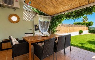 Casa adosada en San Enrique-Guadiaro-Pueblo Nuevo. Casa adosada en venta en pueblo nuevo de guadiaro, 4 dormitorios