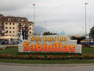 Locale commerciale in San Luis de Sabinillas. Local en venta en sabinillas.