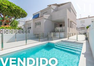 Chalet en Avenida NUEVA ALMERIA