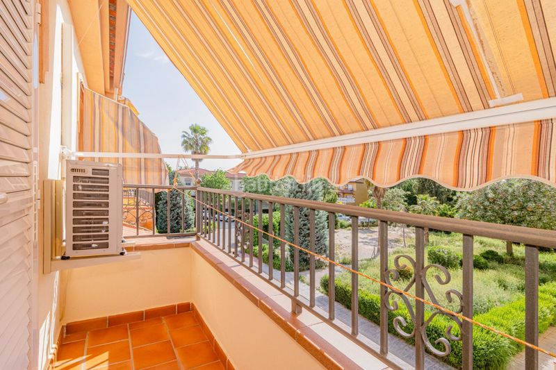 Foto 25643b02-85e3-454c-9ce2-11bc98c7a229. Casa a schiera con parcheggio in Belicena Vegas del Genil