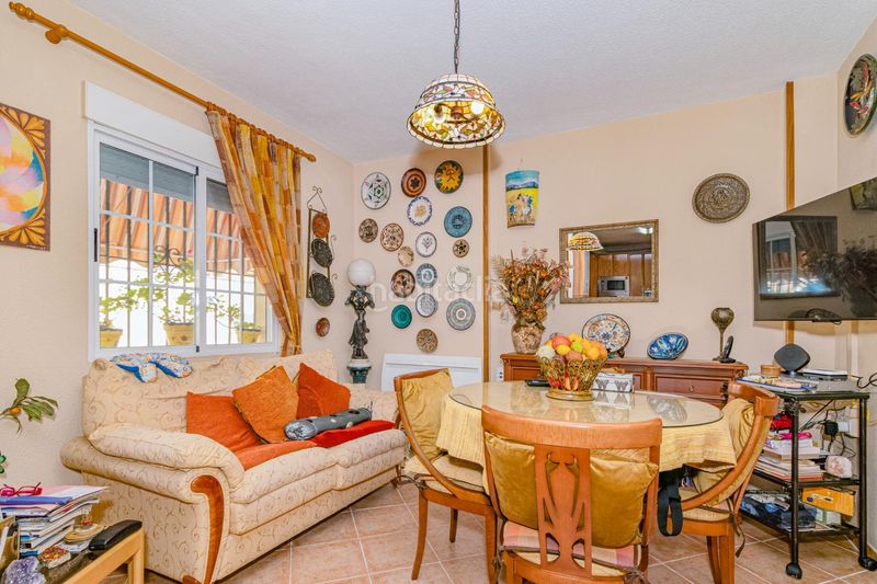 Foto bdc9f029-6a56-4fcc-b53b-62274d7f3f42. Casa a schiera con parcheggio in Belicena Vegas del Genil