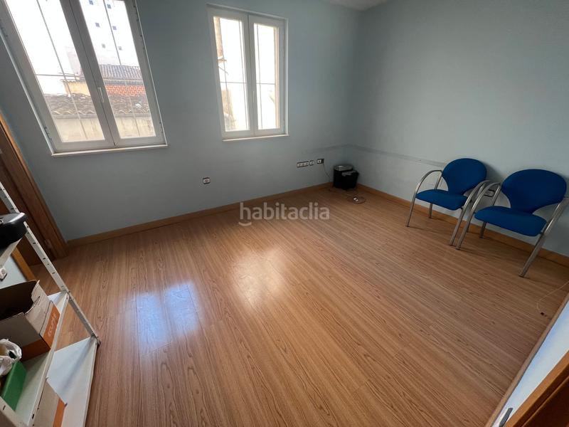 Foto 4e959dbe-cafb-486d-b099-1543a69bcbe1. Oficina amb calefacció a Avda de Madrid - Pº de la Estación Jaén