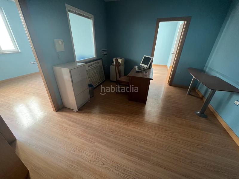 Foto fdbffdcf-8efc-4a08-a700-734c4b59bd66. Oficina amb calefacció a Avda de Madrid - Pº de la Estación Jaén