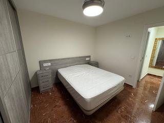 Lloguer Pis  Calle de sefarad. Gran vivienda reformada de 4 dormitorios en calle sefarad, junto