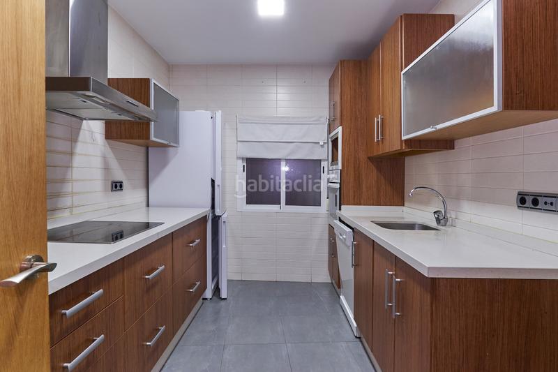 Foto 7bdf6697-e751-41d7-9f1a-9309c7de8291. Piso en plaza de la constitución 10 centro, plaza constitución, para entrar sin reformas en Jaén