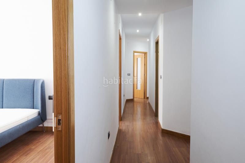 Foto eb2f0287-b5a1-4b4d-9e91-68d48f7ddd54. Piso en plaza de la constitución 10 centro, plaza constitución, para entrar sin reformas en Jaén