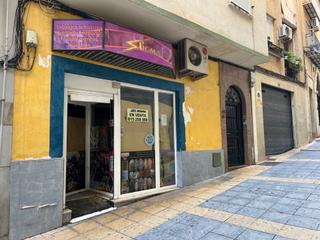 Local Comercial en Calle del pintor carmelo palomino 16. Local en venta junto a jardinillos