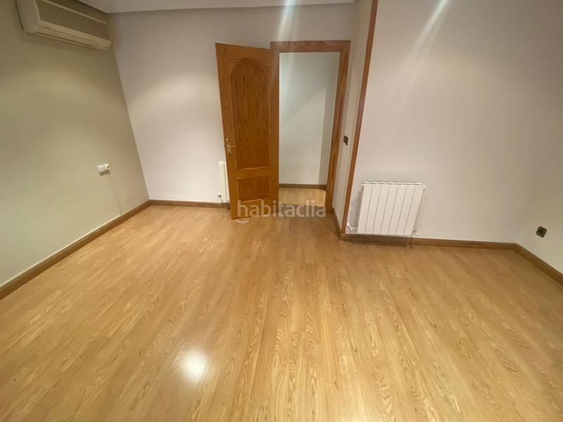 Foto ae3cddb8-7690-45a8-841e-c94fe8a4d092. Alquiler ático  sin amueblas de 3 dormitorios junto al Hospital en Jaén