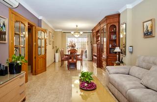 Casa adossada  Calle pintor rafael hidalgo de caviedes. Casa muy nueva bulevar