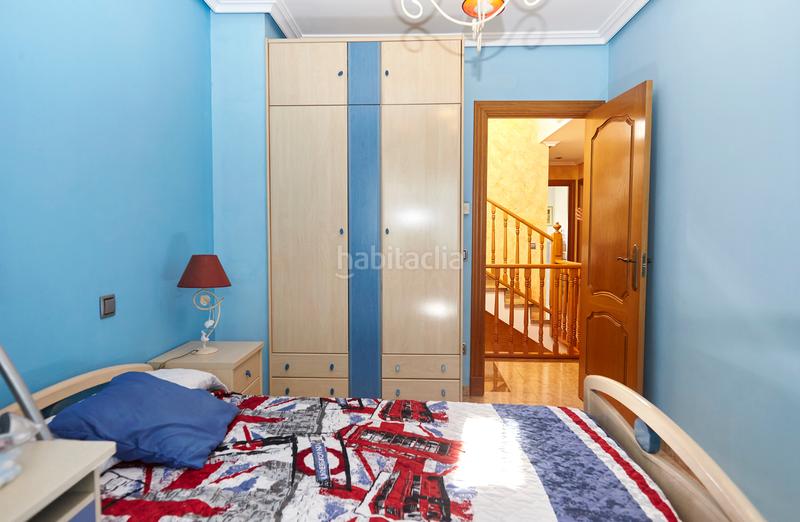 Foto 3ad0ceef-53cf-41f6-8753-f0aaf9200346. Casa adosada casa muy nueva bulevar en Renfe - Bulevar 1ª y 2ª Fase Jaén