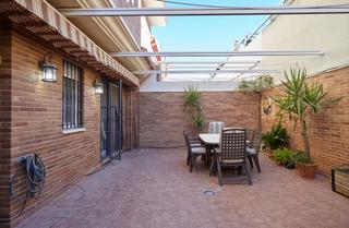 Casa adossada  Calle pintor rafael hidalgo de caviedes. Casa en bulevar en parcela de 162 m