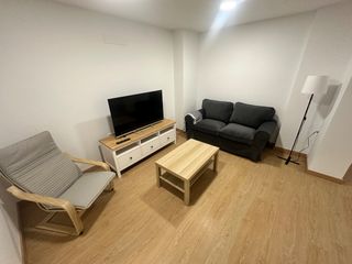 Alquiler Piso  Calle cuesta de belén. Vivienda de 3 dormitorios para estudiantes en pleno centro