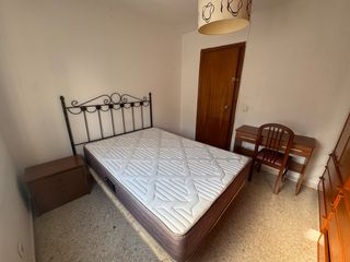 Rent Flat in Calle las higueras 11. Vivienda de 4 dormitorios para estudiantes