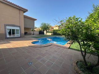 Location Maison jumelée  Camino de jabalcuz. Gran vivienda adosada en entrecaminos