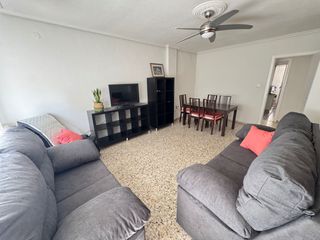 Miete Etagenwohnung in Avenida del ejército español 14. Vivienda de 3 dormitorios en ejército español