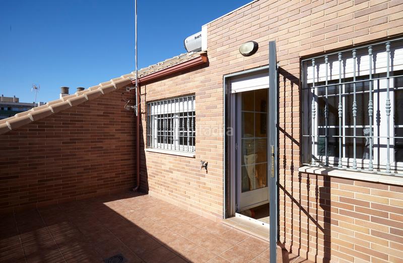 Foto bb703f81-9cd2-46ae-82a4-4aed7241e7d5. Casa a schiera con riscaldamento parcheggio in Renfe - Bulevar 1ª y 2ª Fase Jaén