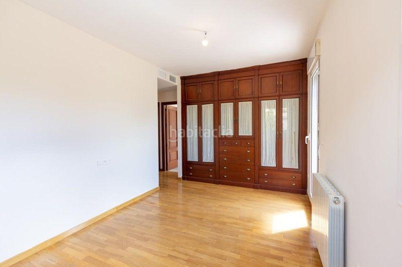 Foto 2790fae9-bc05-40df-bcff-d2928bb18bc5. Flat in Crta. De la Sierra Granada