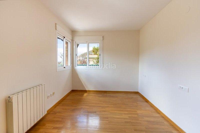 Foto c9a60de0-7bb4-46b0-991d-650c5b578f22. Flat in Crta. De la Sierra Granada