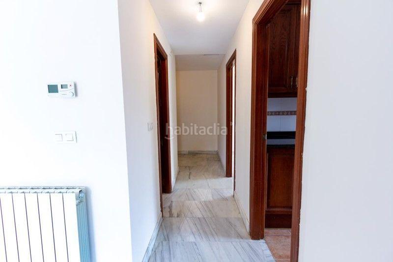 Foto cb6f0294-391a-456f-a8a2-3ad107c8fe9d. Flat in Crta. De la Sierra Granada