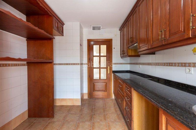 Foto deb3f108-c28d-47c6-b163-428a75c7473a. Flat in Crta. De la Sierra Granada