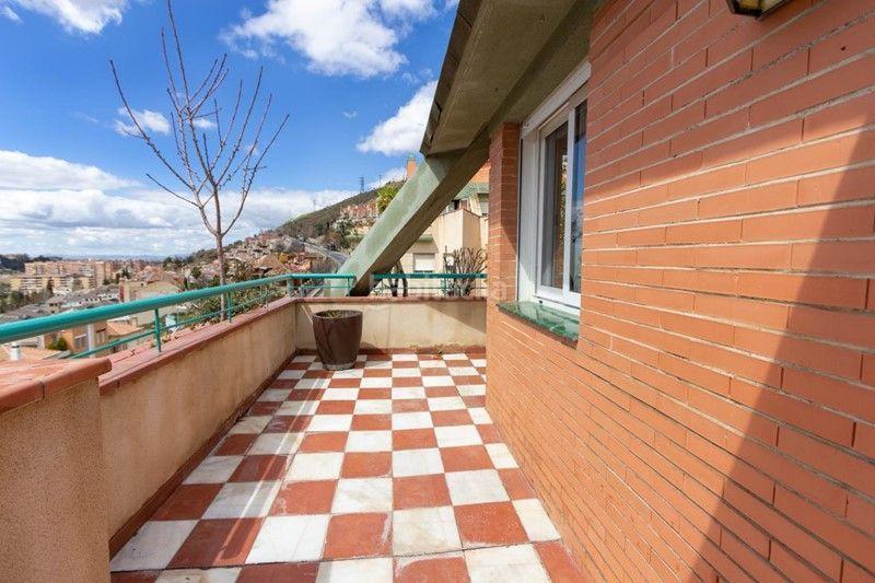 Foto 020befc6-c71e-4a4b-8bd4-f1888571ed89. Piso en Crta. De la Sierra Granada