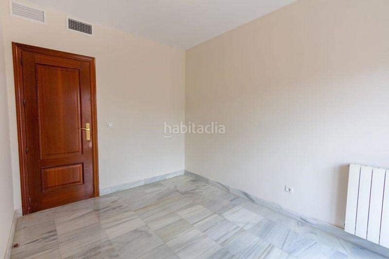 Foto 5e71b87d-9077-44af-9cea-c4949f6fe490. Piso en Crta. De la Sierra Granada