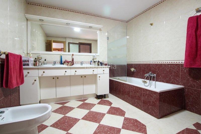 Foto a7e7e228-a930-4d5b-b562-34053acbffb5. House with parking in Ogíjares