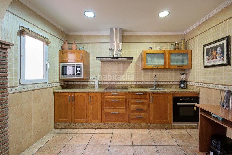 Foto b8e5c019-54f6-4002-a6e9-83eefa58567a. Casa amb aparcament a Padul