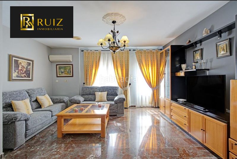 Foto d8ef42fc-7ad8-4821-b1c3-7536eea459c6. Casa amb aparcament a Padul