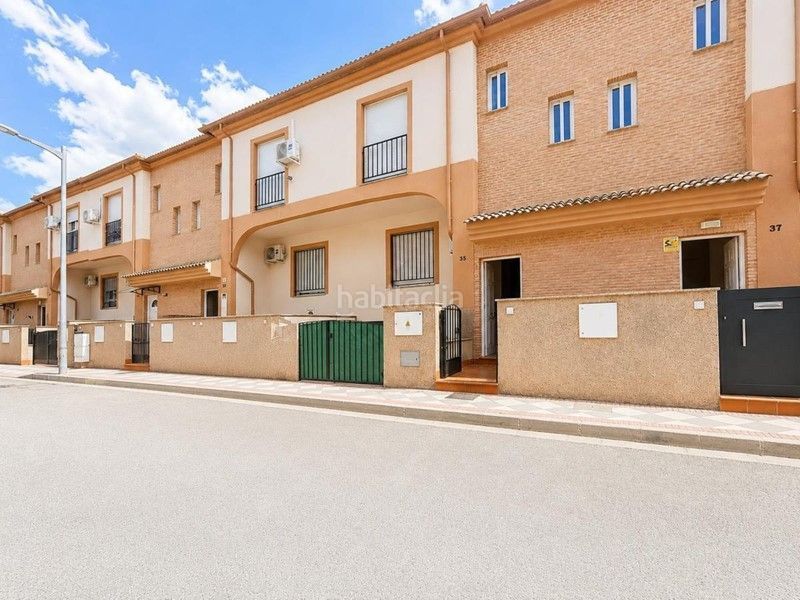 Foto 0aac0ffd-68ce-4da6-8921-25cf18289ed8. Casa adossada amb aparcament a Atarfe