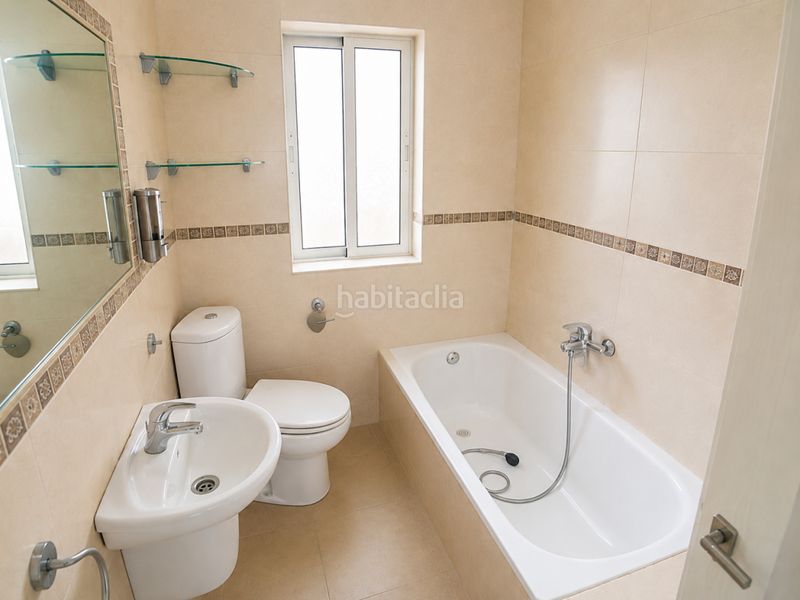 Foto aece21ef-a408-44be-9d36-8469fc90bf6e. Pis a Barrio de Zaidín Granada