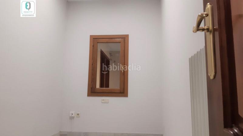 Foto 5869fe93-b741-483a-83ae-bf1ba38f8a64. Rent office space with heating in Centro - Sagrario Granada